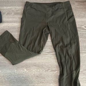 Lulu Olive/arm green cropped leggings. Mesh along back of knees. Side pockets!